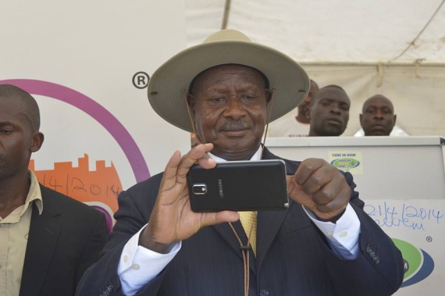 Yoweri Museveni Selfie
