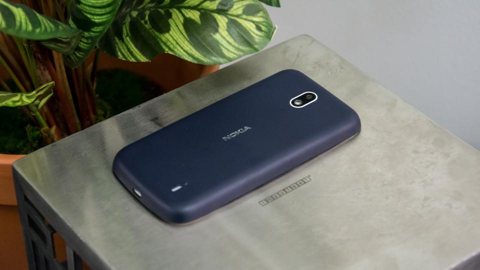 Nokia 1 back