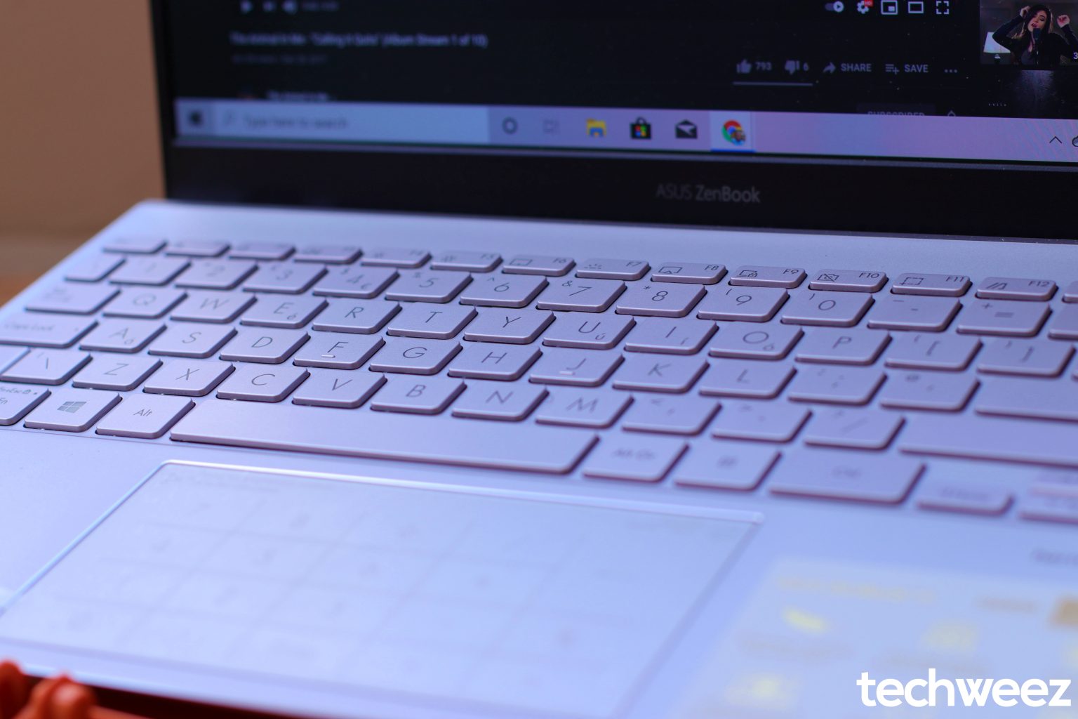 Asus Zenbook 13 UX325 OLED keyboard