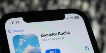 Bluesky goes down amid mass migration