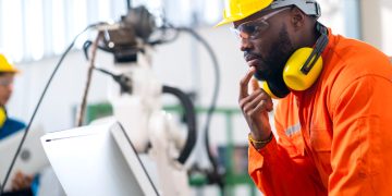 Telecom Technicians in Kenya: CA Introduces Modernized Licensing Guidelines