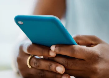 women phone password usage