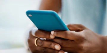 women phone password usage