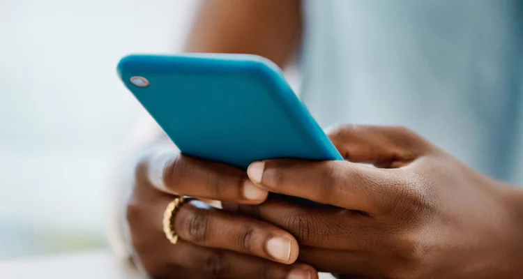 women phone password usage