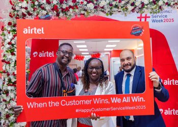 Airtel Kenya MD Ashish Malhotra and Nairobi West Retail Regional Manager Ruth Ndung’u.