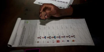 “IEBC Bans Ballot Photography Inside Polling Stations, Warns of Consequences